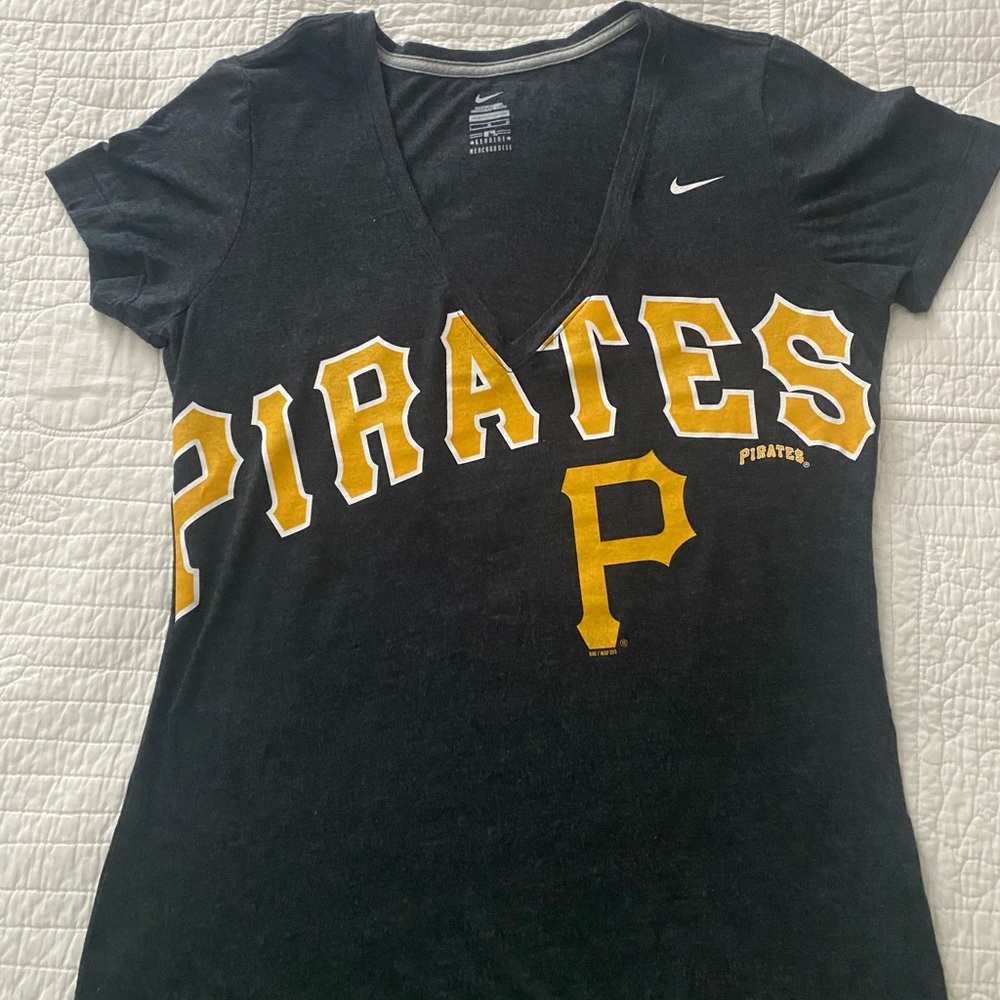 NIKE Ladies Pittsburgh Pirates top